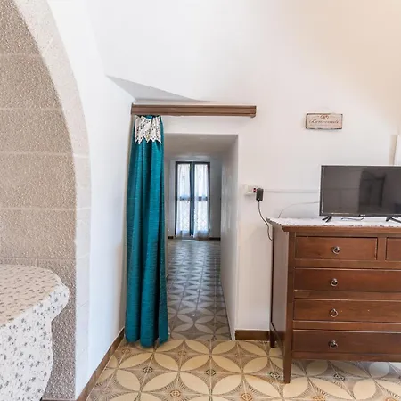 Trullo La Quercia Остуни